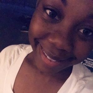 Meet your Posher, Alexia